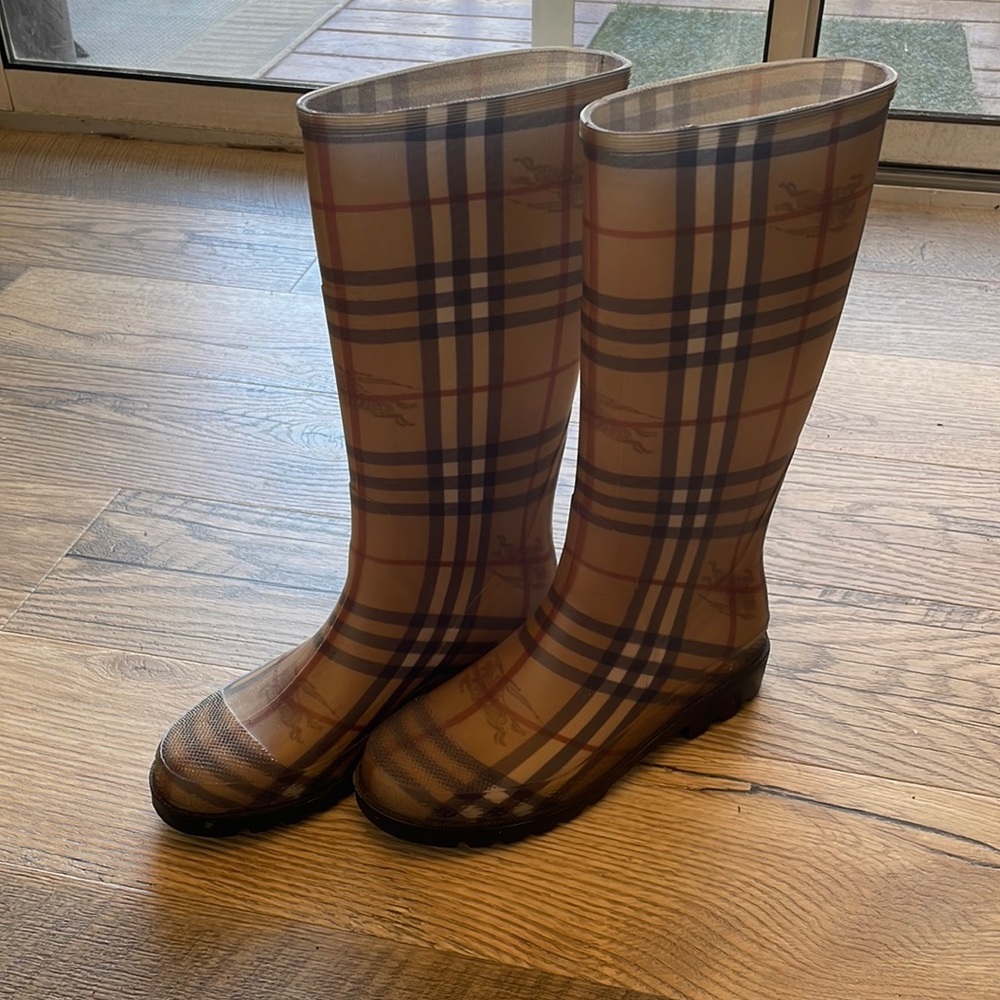 Size 38 Authentic Burberry Rainboots